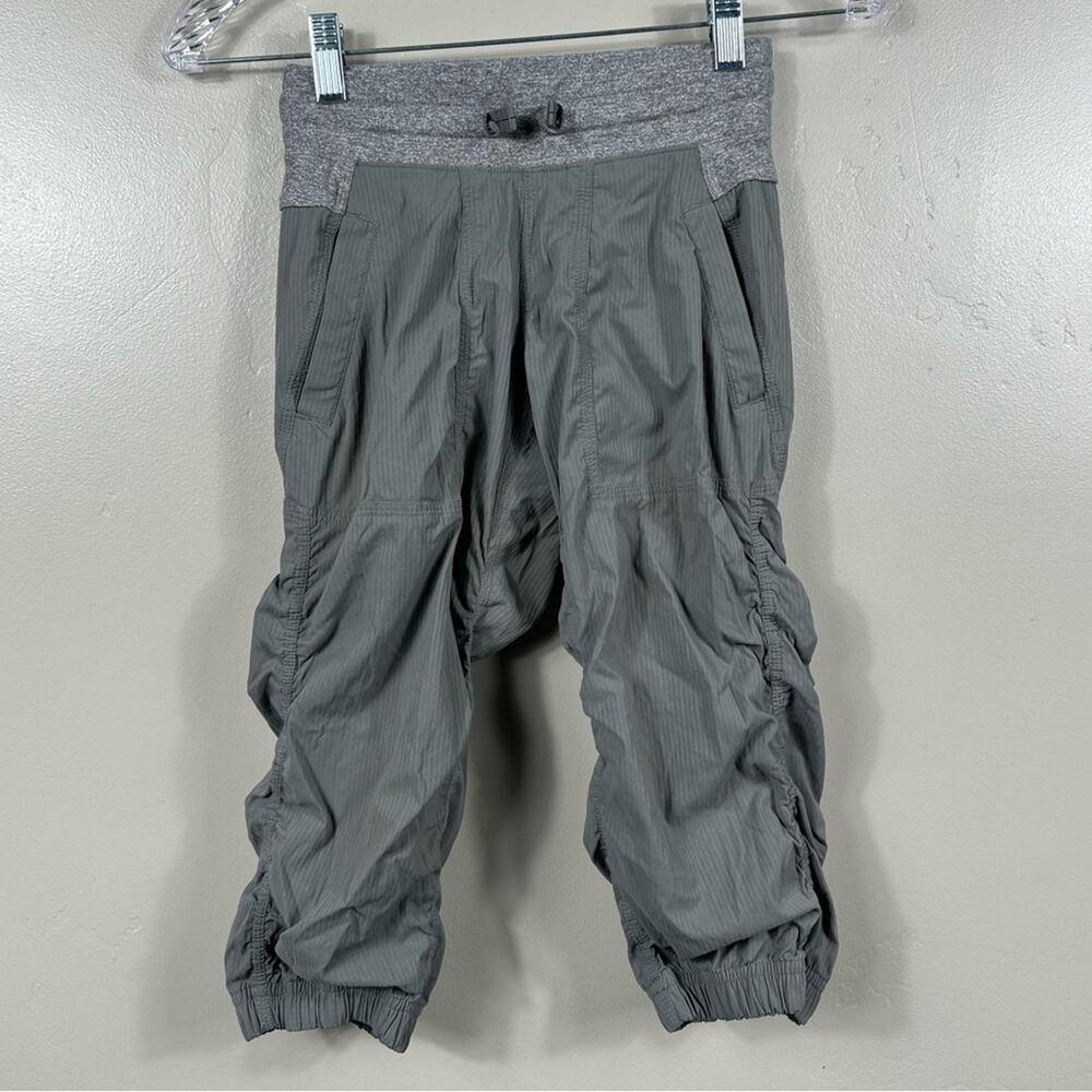 IVIVVA by LULULEMON Live To Move Dance Studio Grey Cropped Ruched Pants Size 8